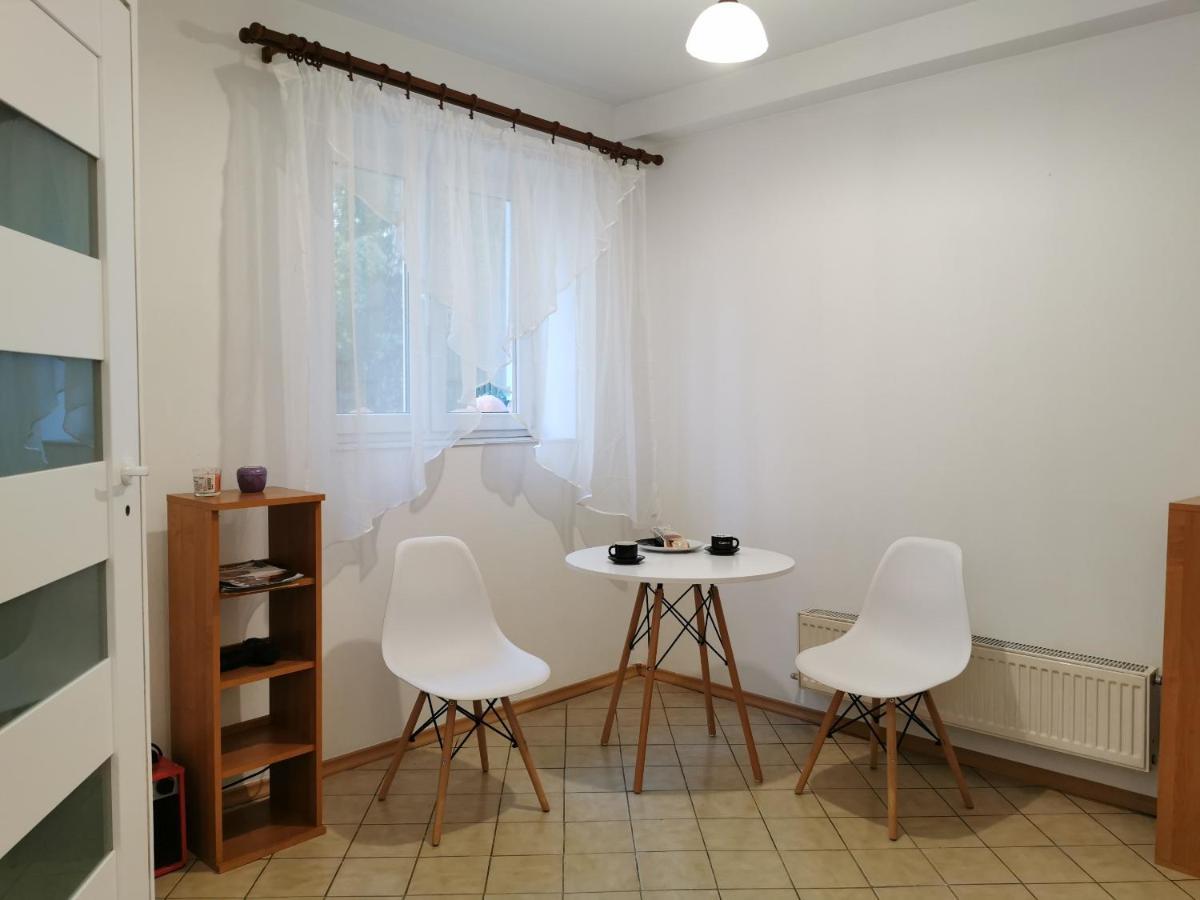 White Apartment Яблонна Экстерьер фото