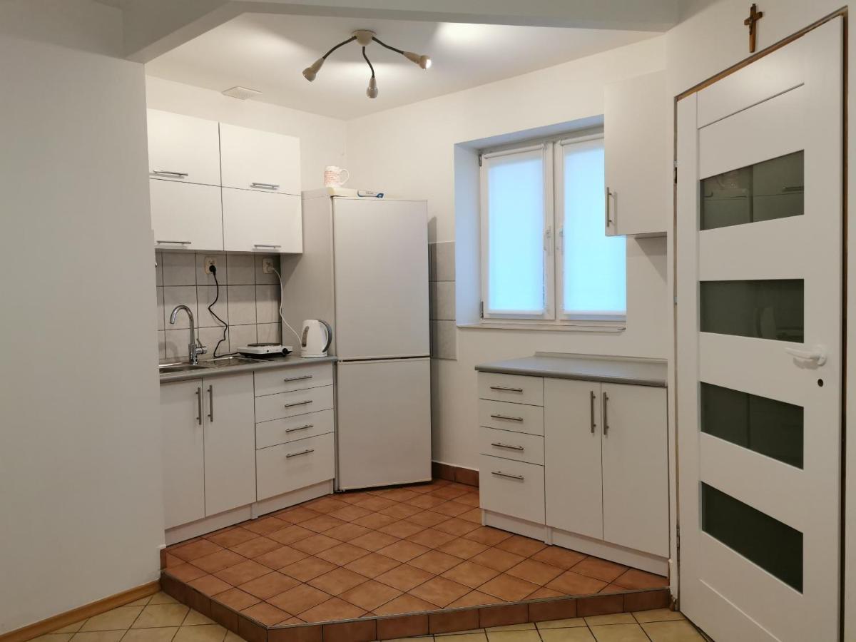 White Apartment Яблонна Экстерьер фото
