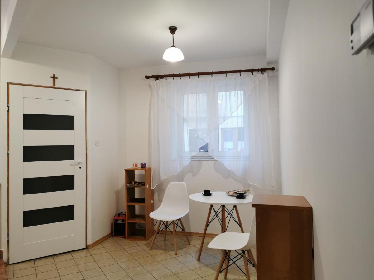White Apartment Яблонна Экстерьер фото