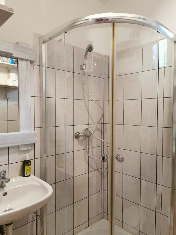 White Apartment Яблонна Экстерьер фото