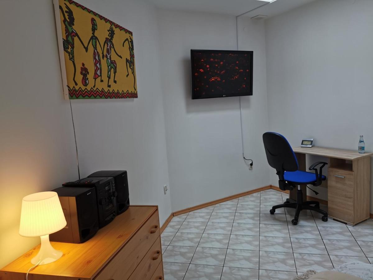 White Apartment Яблонна Экстерьер фото